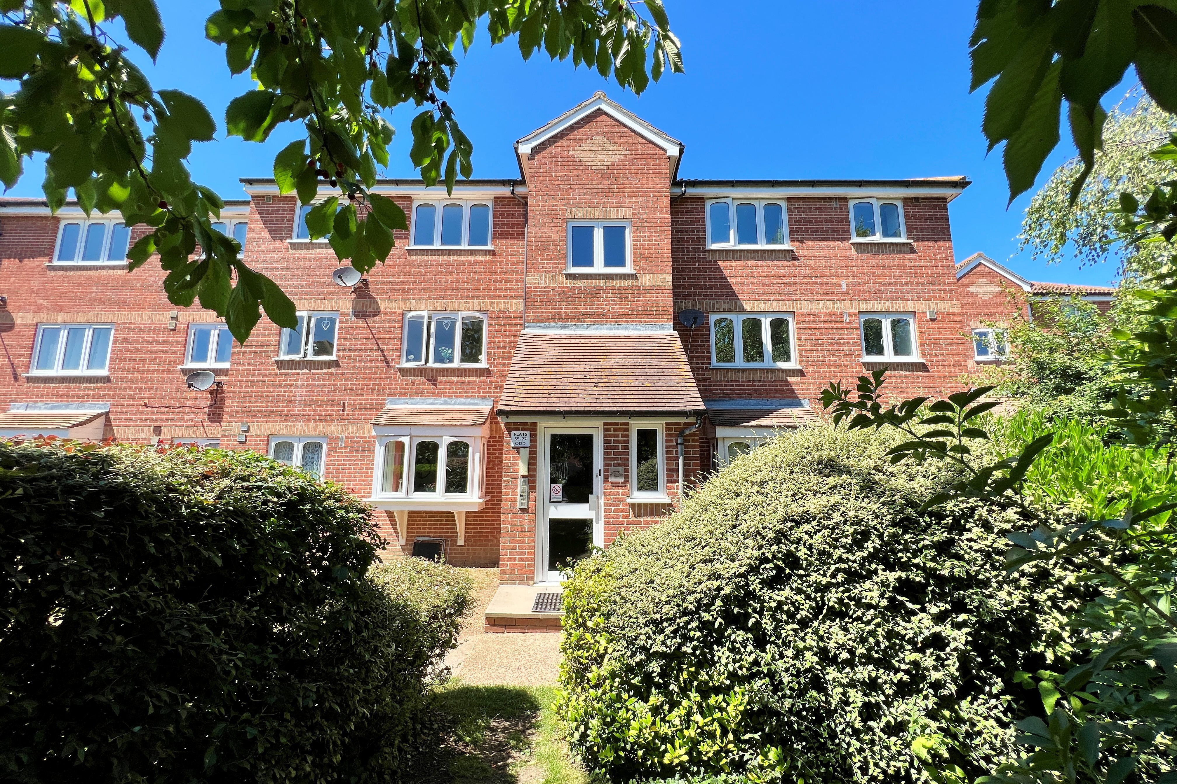 1 bed flat for sale in Lesney Gardens, Rochford, SS4 